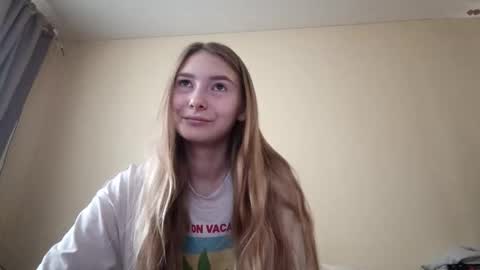 Hi Im Carry 18 years old online show from November 5, 7:02 am