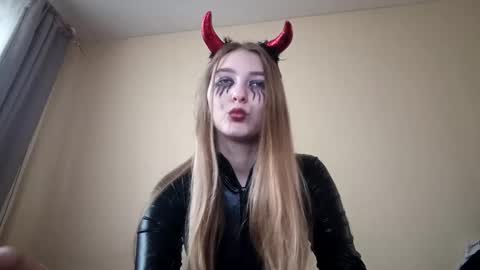 Hi Im Carry 18 years old online show from November 12, 6:44 am