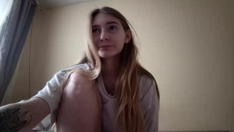 Hi Im Carry 18 years old online show from November 7, 7:14 am