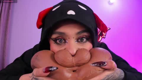   Independent model online show from September 19, 11:26 pm