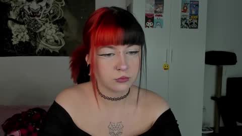 Snapshot of toriayun0 chatting on February 24, 9:09 pm your personal gothic girl check it online show from February 24, 9:09 pm