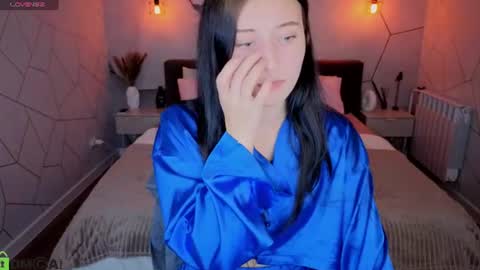 tracey_gill online show from July 24, 9:07 am
