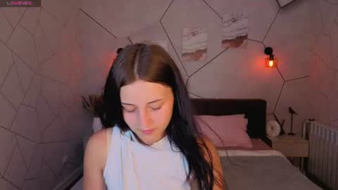 tracey_gill online show from July 1, 9:20 am
