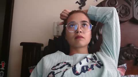 triana_bell online show from January 15, 6:58 pm