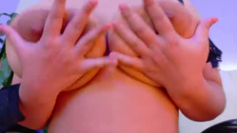 triana_crimson online show from June 18, 1:18 am
