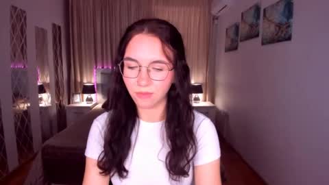 TriciaDaisy online show from July 17, 2:54 pm