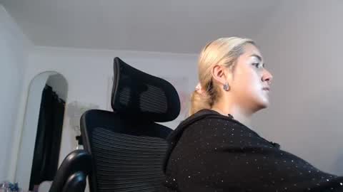 trinitych_ online show from July 31, 6:53 pm