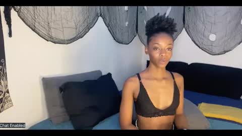 Snapshot of trixie_luv chatting on October 6, 12:11 pm trixie_luv online show from October 6, 12:11 pm