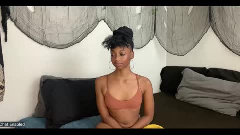 Snapshot of trixie_luv chatting on September 18, 6:17 pm trixie_luv online show from September 18, 6:17 pm