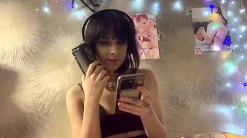 Poly online show from February 21, 7:03 pm