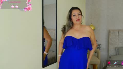 tutu_milf online show from May 14, 7:30 pm