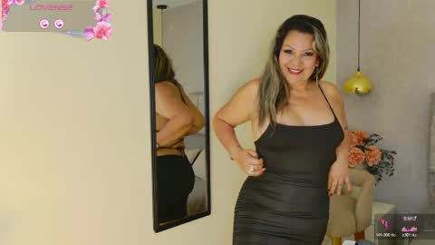 tutu_milf online show from May 7, 7:28 pm