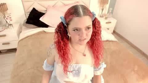 Twiggy online show from November 12, 11:58 pm