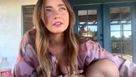 tylababyy online show from October 12, 6:54 pm