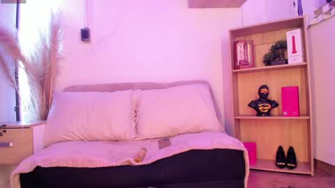 tylla__ online show from June 5, 6:52 am