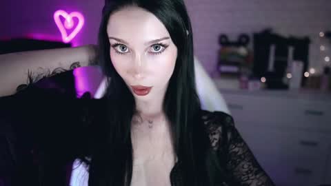 Izzy    online show from December 7, 4:47 pm