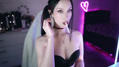 Izzy    online show from March 10, 6:56 pm