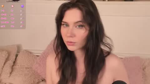 Una  online show from May 14, 11:16 am