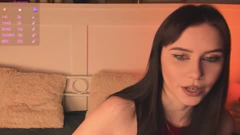 Una  online show from February 26, 10:58 am