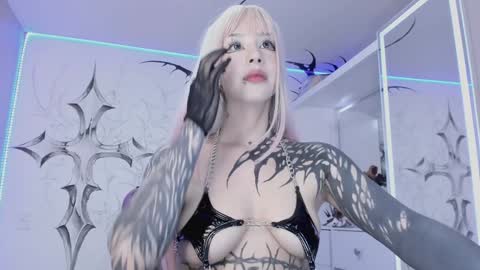 Snapshot of unachimbaherida chatting on January 25, 3:30 am Elle Danielle online show from January 25, 3:30 am