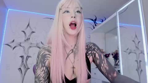 Snapshot of unachimbaherida chatting on March 1, 3:53 am Elle Danielle online show from March 1, 3:53 am