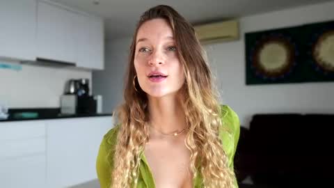 Snapshot of unbelievable__ chatting on October 31, 12:56 am Sasha online show from October 31, 12:56 am