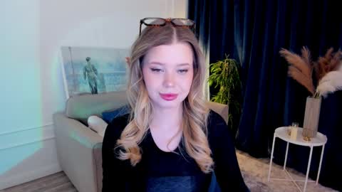 Alice online show from April 6, 6:53 pm