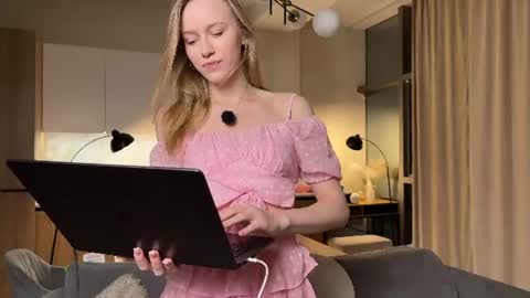 UnnaBella online show from June 27, 7:09 pm