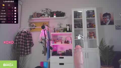 Snapshot of ur_olivia chatting on October 14, 11:35 am Olivia Kaufman online show from October 14, 11:35 am