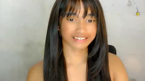 Ellie online show from April 12, 7:05 pm