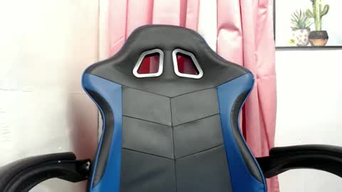 ur_small_girl online show from December 3, 7:22 am