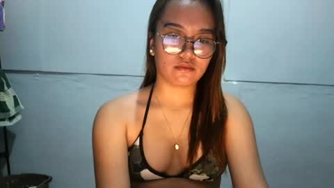 ur_wetwife online show from July 28, 11:17 am