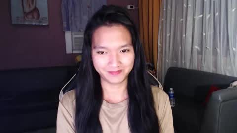 NEWRA  ALLISON online show from December 19, 10:35 pm