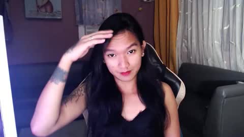 NEWRA  ALLISON online show from November 6, 2:06 am