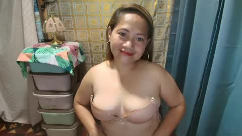 urhotmomzoey online show from July 6, 6:21 pm