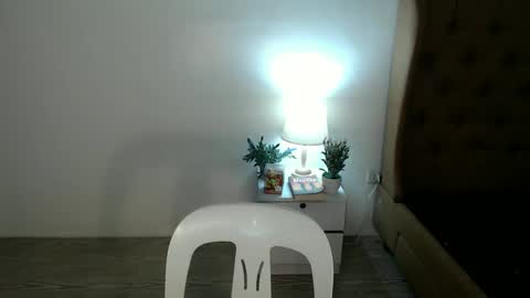 JUST CALL ME GWENNY online show from November 9, 7:32 pm