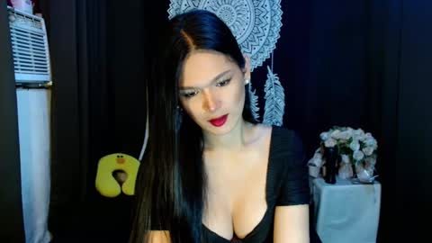 Snapshot of urthai_hotfilipinax chatting on January 12, 12:39 am angel online show from January 12, 12:39 am