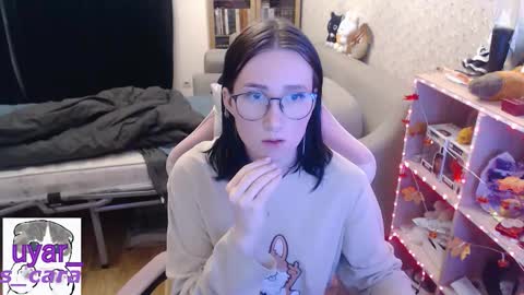 Cara online show from November 22, 4:53 pm