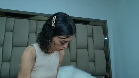 V A I O L E T T  S M I T H online show from December 22, 3:59 pm