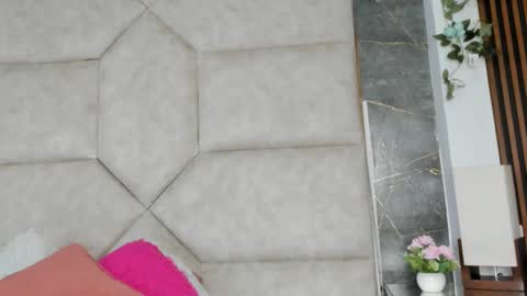 V A I O L E T T  S M I T H online show from December 1, 12:19 pm