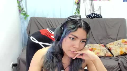 Vaiolet1314 online show from March 9, 2:48 am