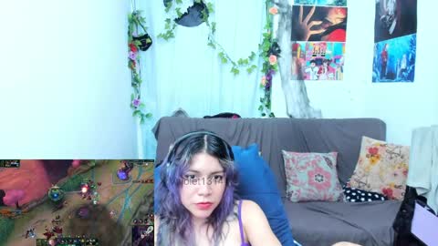 Vaiolet1314 online show from April 2, 3:48 am