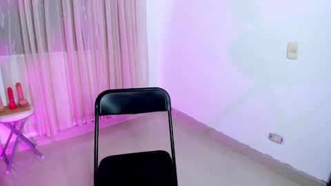 HI IM NEW online show from February 5, 7:06 pm