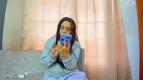 Valen White online show from February 17, 7:33 pm