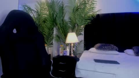 valeri_tafur online show from October 11, 11:36 am