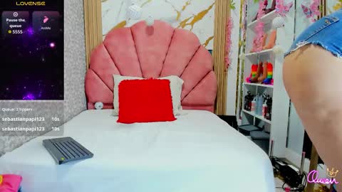 Costume lover online show from December 19, 4:10 pm