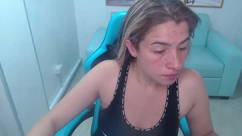 valerie_b online show from December 17, 12:33 pm