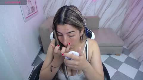 valerie_b online show from January 16, 3:23 am