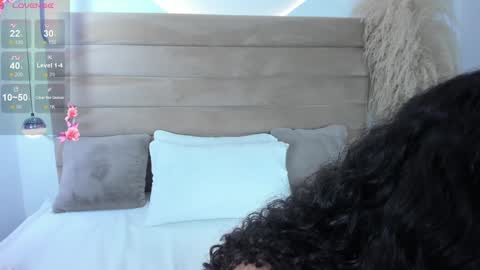 Snapshot of valeriediazx chatting on December 20, 12:05 pm valeri online show from December 20, 12:05 pm