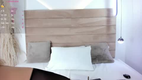 Snapshot of valeriediazx chatting on March 10, 12:17 pm valeri online show from March 10, 12:17 pm